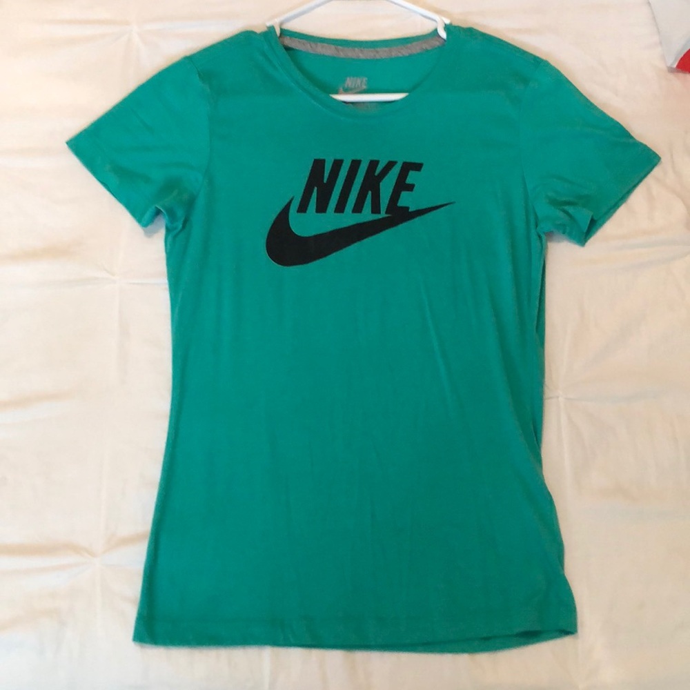 Nike Logo Women’s Green and Black Slim Fit Shirt
